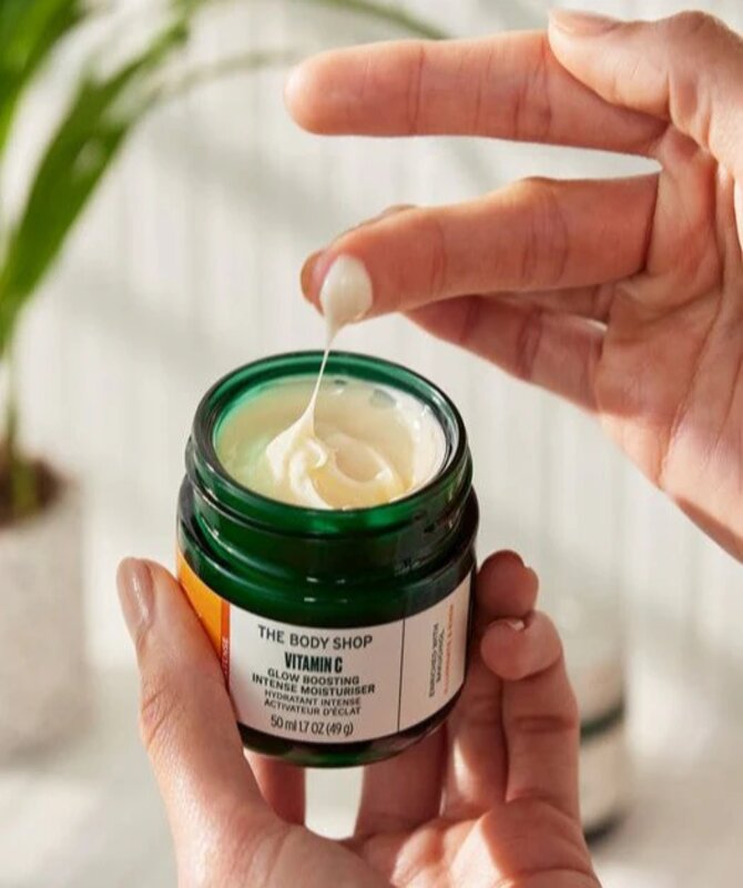 The body shop Vitamin C Glow Boosting Intense Moisturiser(pre oder basis)